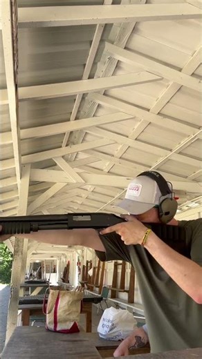 Mossberg 500 shooting 00 buckshot#shotgun#2astrong #gunpistol