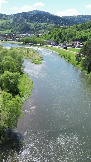 The Dunajec River from a bird’s-eye view. 🌊🚁 Nature at its finest🏞