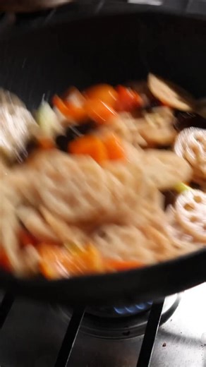 🥢✨ Crisp, colorful, nutritious, and full of flavor, the Stir-Fried Lotus Root is the perfect mix of crunch and umami. Light yet satisfying, this dish brings together tender lotus root, black fungus, and bell pepper tossed in a savory oyster sauce blend. A simple stir-fry that tastes just as good as it looks! Ingredients • Lotus root – 2 pieces • Black fungus (or wood ear mushrooms) – 8–10 pieces • Red bell pepper – 1 piece • Chicken stock – 1/4 cup • Oyster sauce – 2 tsp • Salt – 1/2 tsp • Suga