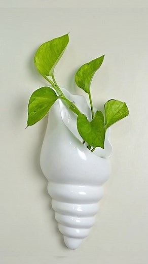 916K views · 23K reactions | Wall hanging flower vase // Hanging Decoration Ideas For Your Indoor #diy #RoomDecor #pottery #handmade #handcraft #Wallhanging #crafts #amazing | Kuti Bari | Facebook