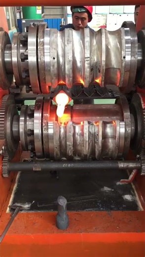 The working process of manual roll forging machine