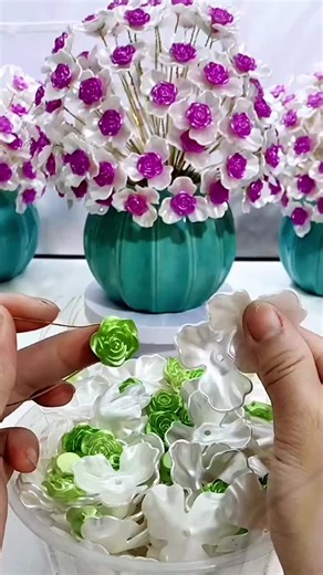 Handmade diy beads flowers for home decoration #handmade #diy #beads #handmadegifts #handmadecraft #diyproject #diyfashion #diycraft #homedecor #diystufftomake #handcraft #TikTokCrafts #decoration #DIYCrafts #craft #flowerlovers #diyhomedecor #flowers