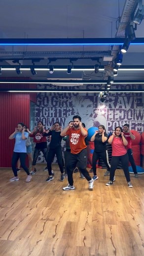 Kaanta Laga ❤️ Location @component_fitness_malviyanagar ✅ Every Saturday at 7pm ✅ #kaantalaga #bollytwist #dancefitness #oldbollywoodsong #basicdance #easysteps #trandingreel #trandingsong #groupdance #componentfitnessgym #malviyanagar | Shivam Singh - Squado