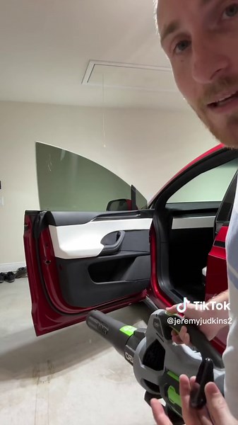 Challenges with Tesla Model X Doors in Windy Conditions