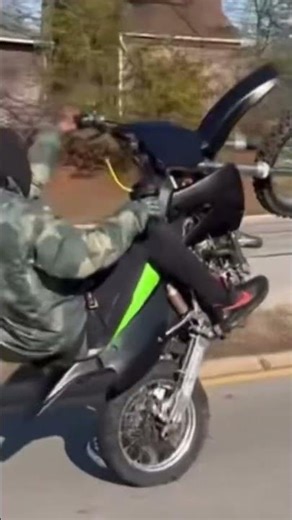 My arm lock up quick with a jacket on Idk why😢 Kx vibes