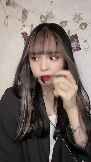 Bella Poarch's 'Build a Bitch' Translated Lyrics Video