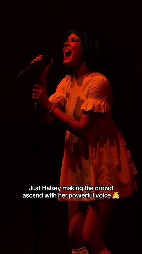 Halsey's Powerful Performance: A Concert to Remember