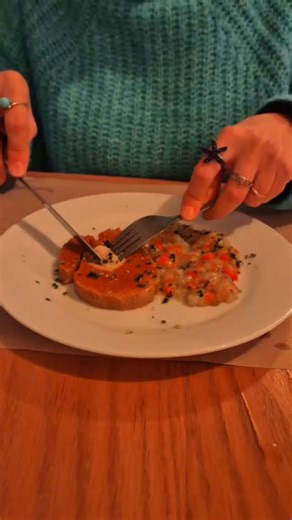 Giulia Giunta on Instagram: "Il prezzo per l'intero menù tutto compreso è 30€ (giovedì di gennaio promozione speciale a 25€). Il menu che ho provato io con l'ossobuco lo trovate fino a fine mese quindi avete ancora una settimana di tempo... ma poi sono sicura ci saranno altri piatti altrettanto goduriosi 😃 Se siete a Torino e dintorni consiglio vivamente e se volete il menu vegano richiedetelo alla prenotazione, @la_sidreria_torino accontenta tutti 😊 #invited #torino #cucinavegana #ristoranti"