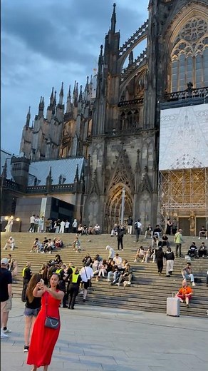 🌙✨ Cologne Cathedral at Night – A Spectacular Light Show ⛪🇩🇪