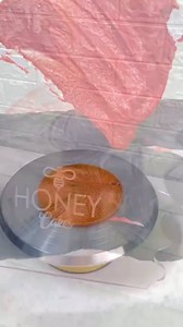 👩‍🍳👨‍🍳 Un rojo más intenso que tu ex@ 🫢🤭 gracias a @honeycakessf aprendimos su secreto para lograr intensificar el color de tu buttercream #recetas #buttercreamcake #buttercream #rojored #intenso | AzúcaR