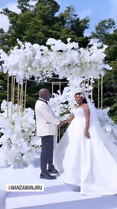 Monday Flashback ✨ Angela & Lenox Wedding 🖤 Bridal Accessories @luxury_bridal_jewelry Groom suit @nairobi_grooms Decorations @luxeallureevents Live Video @liveweddings_ksw #KenyaSafariWedding #KenyaWeddings #Kenya #EastAfricaWeddings | Kenya Safari Wedding