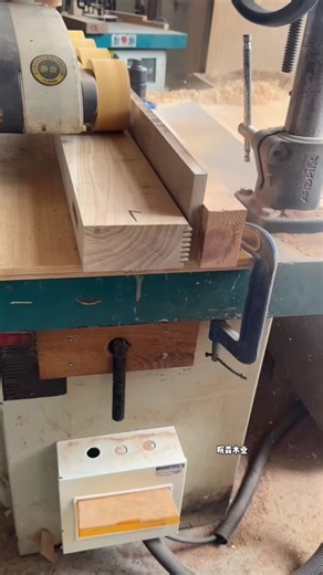 Traditional Rural Wooden Gate | Fading Craft #traditionalcraftsmanship #ubdiy #viralvideo