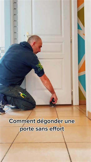 Comment dégonder une porte facilement en 5 minutes