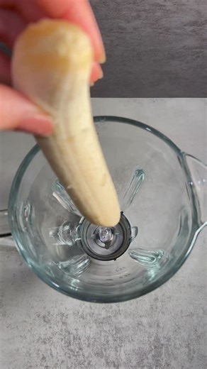 foodie_star on Instagram: "Easy orange smoothie #fyp #smoothie #breakfast"