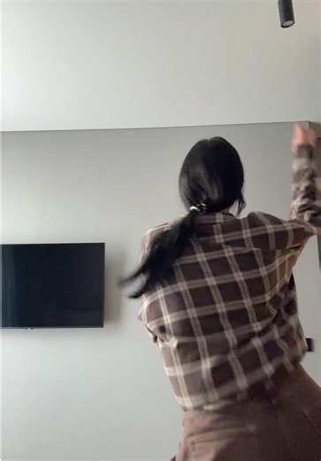 Lose Control with Dance Music: Feel the Rhythm!