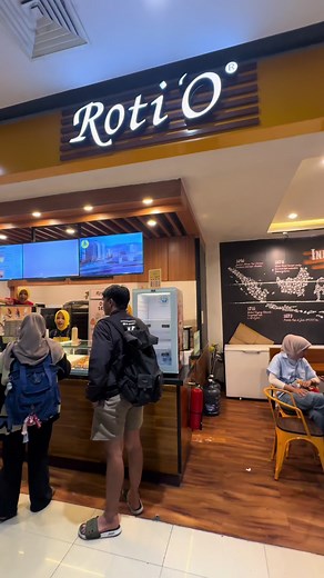 Jangan lupa kalau ke asia plaza sumedang beli roti o ya #fyp #pakrenz #sumedang #sumedanghits #kulinersumedang