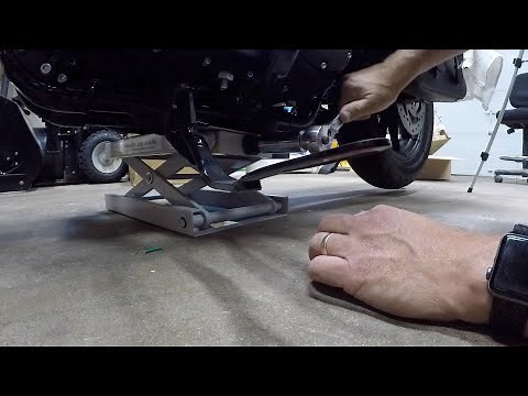 Drag Specialties Center Jack Scissor Lift Stand Unboxing And Demonstration