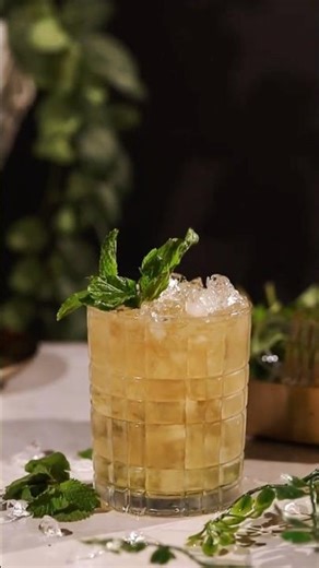 Mint Julep: The Crown Jewel of Churchill Downs #cocktailrecipe