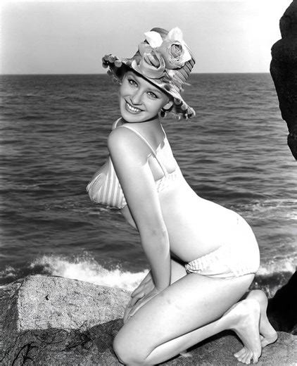 Before influencers, before viral fame, there was one woman who proved image alone could shake a country. Loved, mocked, and never forgotten, she rewrote the rules of attention - then stepped offstage without a backward glance. Who was the icon who left the spotlight on her own terms? Find out below!👇 | Moments to Remember