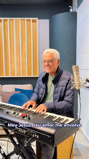 37K views · 2.5K reactions | Uma música que marcou gerações e gerações ao redor do mundo. O Poder do Amor é uma mensagem de esperança e motivação para que busquemos cada dia mais a presença de Deus. Qual música te faz ter vontade de estar mais próximo ou próxima de Deus? Deixe nos comentários. Que Deus te abençoe e um forte abraço! | Williams Costa Jr | Facebook