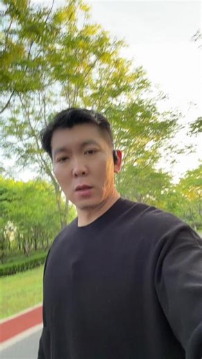 一个人在2000仟亩的公园里