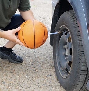 Clever car wheel hacks for roadside SOS | 5-Minute Crafts Men