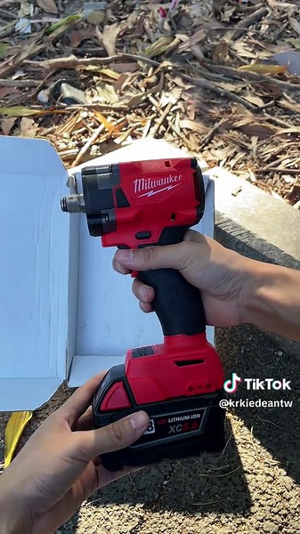 ✅ Diseño 3 en 1: Impacto, atornillador de impacto y Stubby en UNA sola herramienta ✅ Clasificación de 300 Nm frente a los 250 Nm de la Stubby de Milwaukee ✅ Compacta, ligera y perfecta para espacios reducidos ✅ Construcción duradera y lista para usar en talleres que rivaliza con las marcas de carritos de herramientas ✅ Funciona con baterías tipo M18 para máxima compatibilidad ✅ Precio reducido en comparación con Milwaukee y Snap-On ✅ Perfecta para mecánicos, aficionados al bricolaje, técnicos de