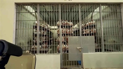 Costa Rica's Chaves visits El Salvador's megaprison