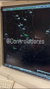 Tras toda una vida surcando los cielos y demostrando una profesionalidad excepcional —desde la línea de vuelo hasta la Dirección de Operaciones—, hoy el Comandante Txomin Baztán cuelga las alas. 🛫 ​No solo se jubila un piloto impecable; se retira una magnífica persona y un referente muy querido por todos sus compañeros. Su legado de compromiso y pasión por la aviación permanecerá en los hangares y oficinas de Iberia. ​Te deseamos todo lo mejor en este cambio de frecuencia. Que esta nueva etapa 