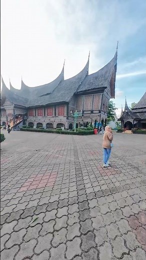 Rumah Gadang, rumah adat dari Sumatera Barat