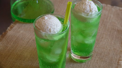 New recipe video! Japanese Cream Soda, melon-flavored soda with ice cream on top, is a popular soft drink at Japanese “Kissaten” cafes. Learn more: http://www.japanesecooking101.com/cream-soda-recipe/ | Japanese Cooking 101