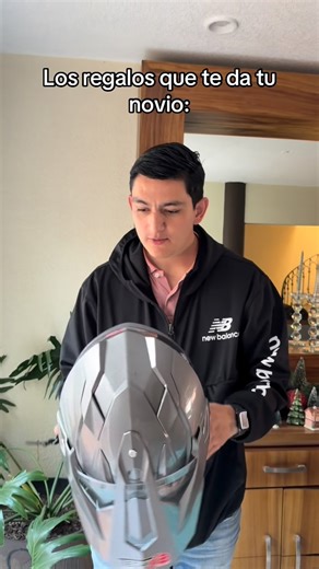 Fernando Valdez on Instagram: "Me equivoqué en su regalo y se enoja"