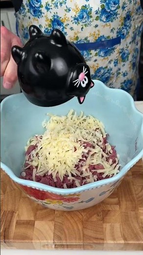 Hot Corned Beef Reuben Dip #easyrecipes #homecooking #drewcooks #comfortfood #gamedayfood