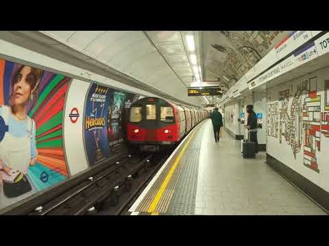 Northern Line Train at Tottenham Court Road