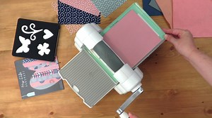 Sizzix makers, meet the Foldaway! 😲 Foldaway, meet the Sizzix makers ✋ Discover more about our new machine: http://bit.ly/2wnWtQJ | Sizzix