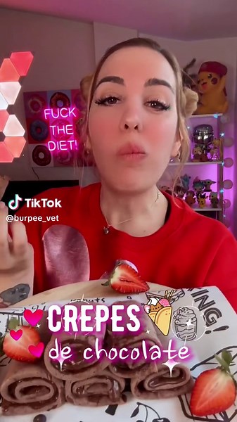 💖 CREPES DE CHOCOLATE🍫 receta fácil 😍@burpee_vet⁣ ⁣ 💖Si eres de los que prefieren crepes a tortitas 🤭 y encima adoras todo lo que lleve chocolate… quédate porque esta se va a convertir en una de tus recetas favoritas 😍. ⁣ ⁣ 💖 INGREDIENTES⁣ ➖ 2 huevos⁣ ➖ 5 gr de endulzante yummy vainilla (x10 eritritol o az úcar)⁣ ➖ 20 gr de mantequilla ⁣ ➖ 240 ml de leche o bebida vegetal⁣ ➖ 140 gr de harina de avena (puedes usar trigo)⁣ ➖ 10 gr de cacao en polvo⁣ ➖ crema de cacao y avellanas (tienes la r