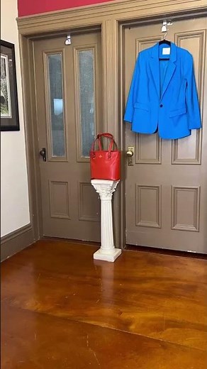 Santorini Blue & Coral: How to Style Complementary Colours with Confidence