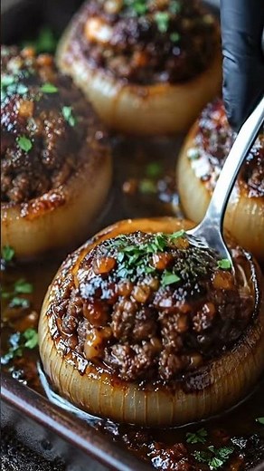 stuffed onion with ground beef #StuffedOnions #GroundBeefRecipes #ComfortFood #EasyDinner