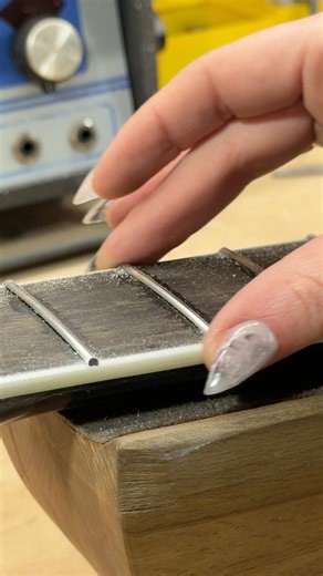 Watch how I perfectly install stainless frets 💅