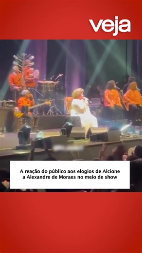 597K views · 29K reactions | Durante show realizado neste sábado, 11, em Brasília, a cantora Alcione interrompeu a apresentação para dedicar a apresentação ao ministro do Supremo Tribunal Federal (STF) Alexandre de Moraes, que estava presente. Ao citar o nome do magistrado, o público aplaudiu e gritou "sem anistia". Saiba mais em #VEJA Link na bio Imagens: Reprodução/Redes sociais #alcione #show #alexandredemoraes | VEJA | Facebook