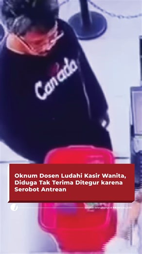 Dosen Universitas Islam Makassar (UIM), Sulawesi Selatan (Sulsel), Amal Said mengakui meludahi kasir swalayan berinisial N (21) di Jalan Perintis Kemerdekaan karena tersulut emosi. Namun, dia menilai reaksi itu merupakan hal yang manusiawi lantaran dirinya merasa dipersulit saat sedang berbelanja. Simak berita selengkapnya hanya di https://tinyurl.com/bdcttcee #HardNews_Viral #FlashOne #CariBeritaditvOne #Oknum #Dosen #FO03 | tvOneNews