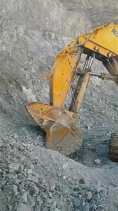 87K views · 1.4K reactions | Komatsu PC4000 Face Shovel – Smooth Loading in Action #KomatsuPC4000 #HeavyMachinery #MiningEquipment #DumpTruckLoading #MegaMachines | Konstruksi Berat | Facebook