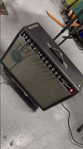 FENDER 65 DELUXE REVERB REISSUE