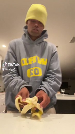 twistyp1 (@twistyp1)’s video of twisty playing baseball