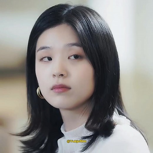 Navigating Young Love in Love Alarm Drama Series