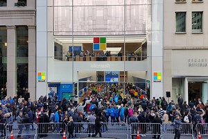 Microsoft and Apple Store employees hug it out in NYC in new holiday TV ad