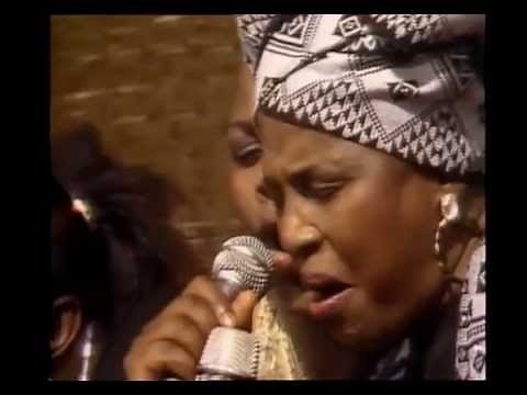 Miriam Makeba - The Retreat Song (Jikele Maweni) [Live Graceland Concert w-Paul Simon]