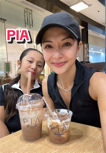 I just had to go back for the PIA’s strawberries in chocolate, replenish our Rocky Road and made Alana try the frozen hot chocolate. Ugh!! So good!!! #PIAChocolate