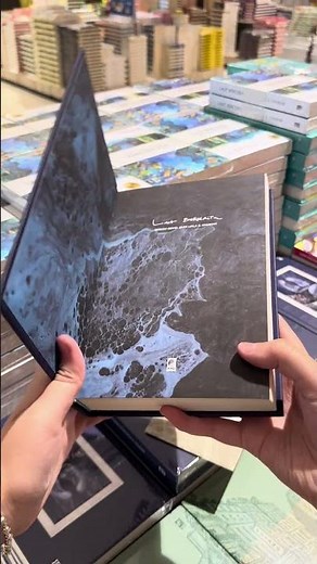 nihh untuk yang nanya perbedaan Laut bercerita yang soft cover dan hard cover