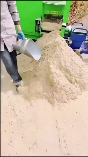 Rice straw powder for making feed pellet with machine